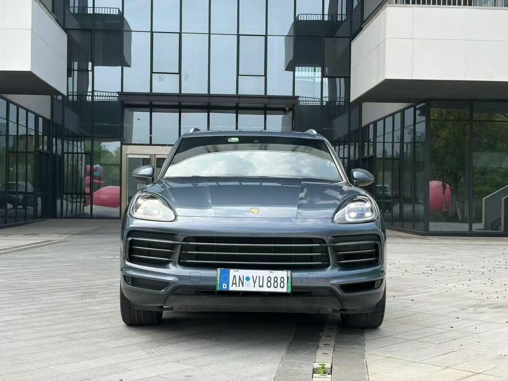 Porsche Cayenne E-Hybrid 2019 — фото автомобиля