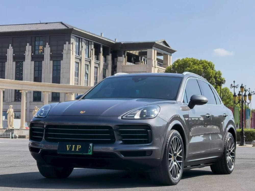Porsche Cayenne E-Hybrid 2021 — фото автомобиля