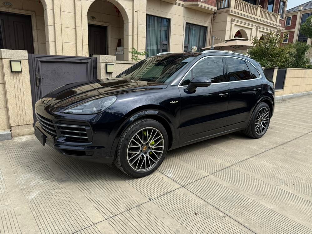 Porsche Cayenne E-Hybrid 2020 — фото автомобиля