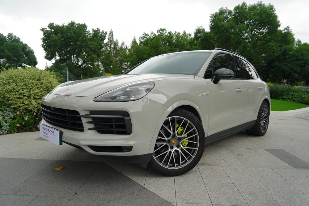 Porsche Cayenne E-Hybrid 2021 — фото автомобиля
