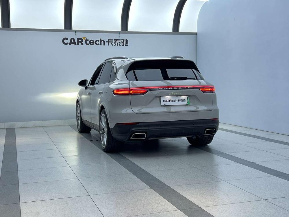 Porsche Cayenne E-Hybrid 2021 — фото автомобиля