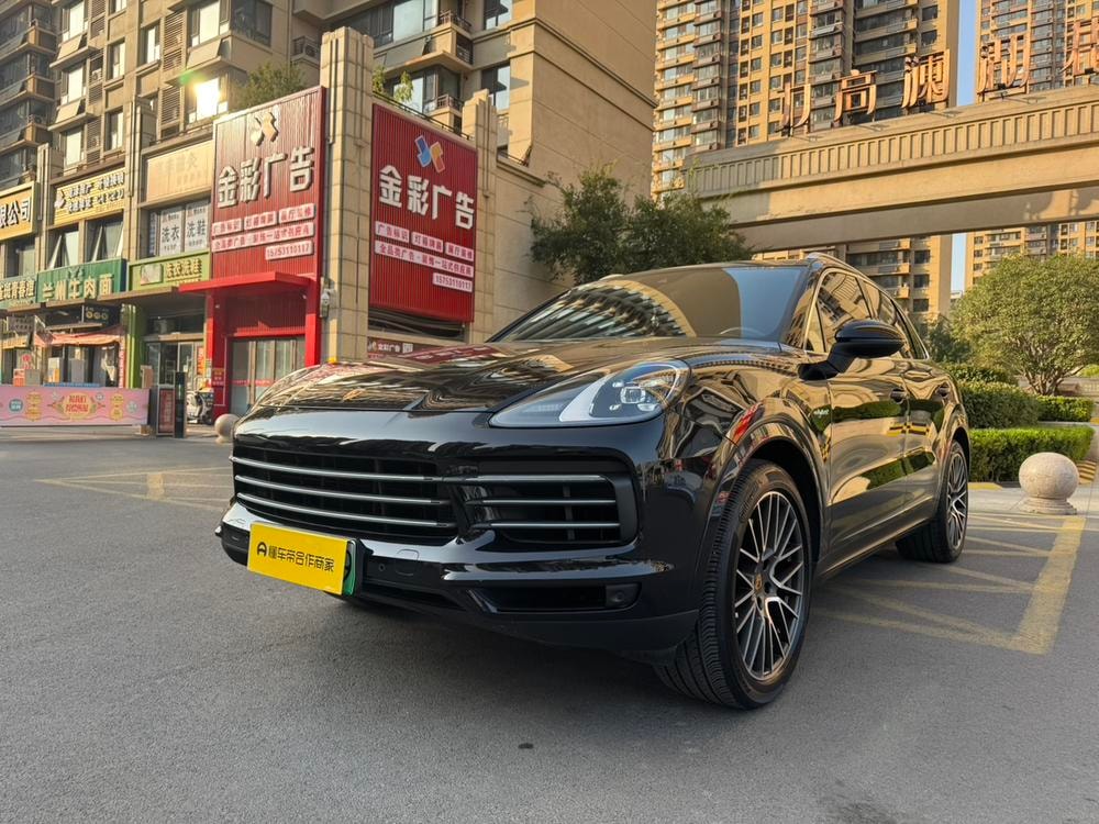 Porsche Cayenne E-Hybrid 2020 — фото автомобиля