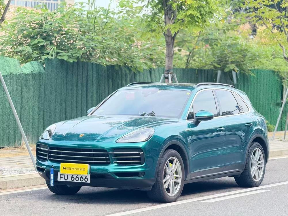 Porsche Cayenne E-Hybrid 2020 — фото автомобиля