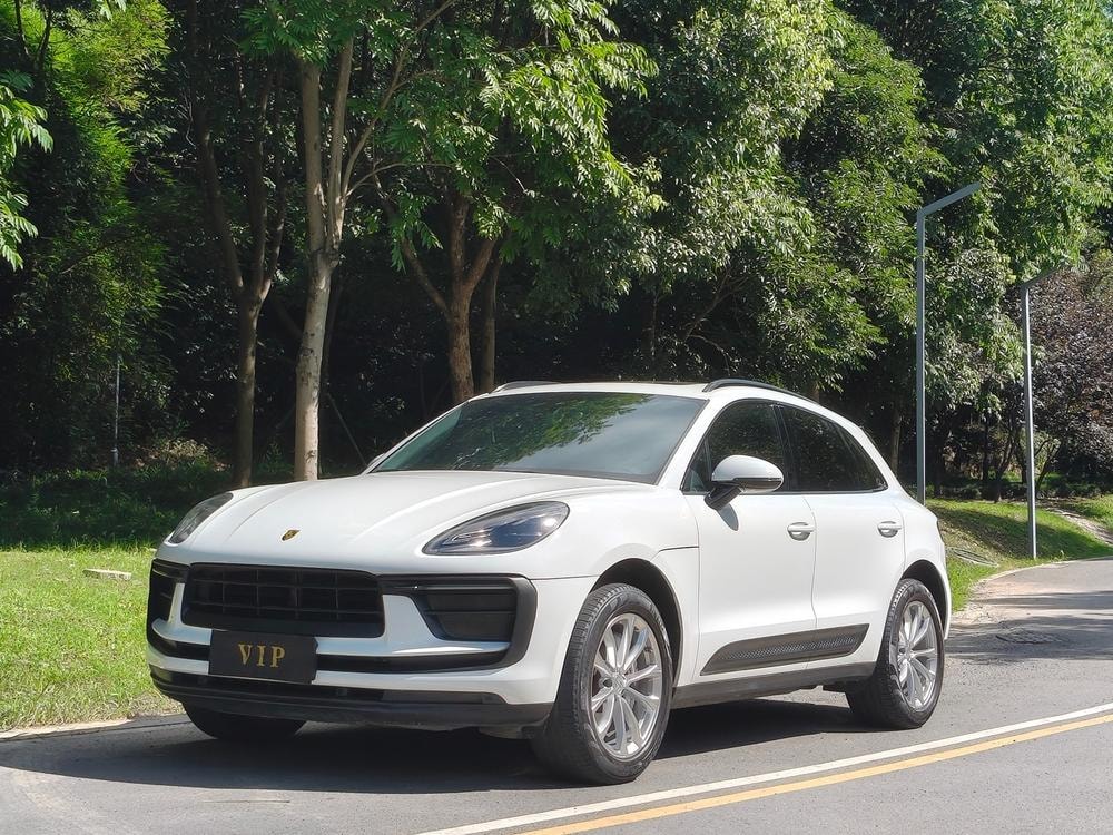 Porsche Macan 2022 — фото автомобиля