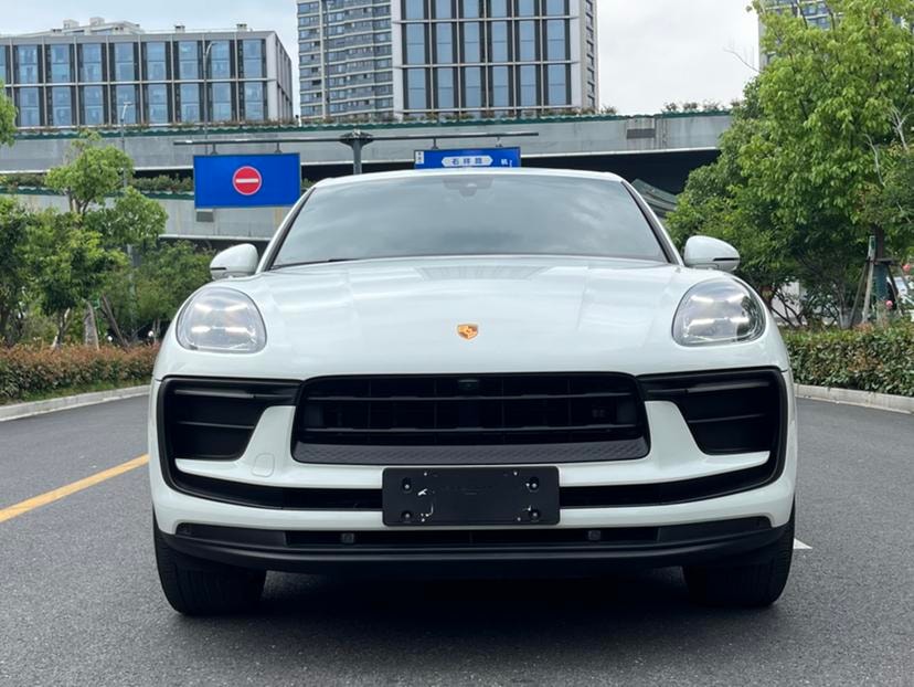 Porsche Macan 2022 — фото автомобиля