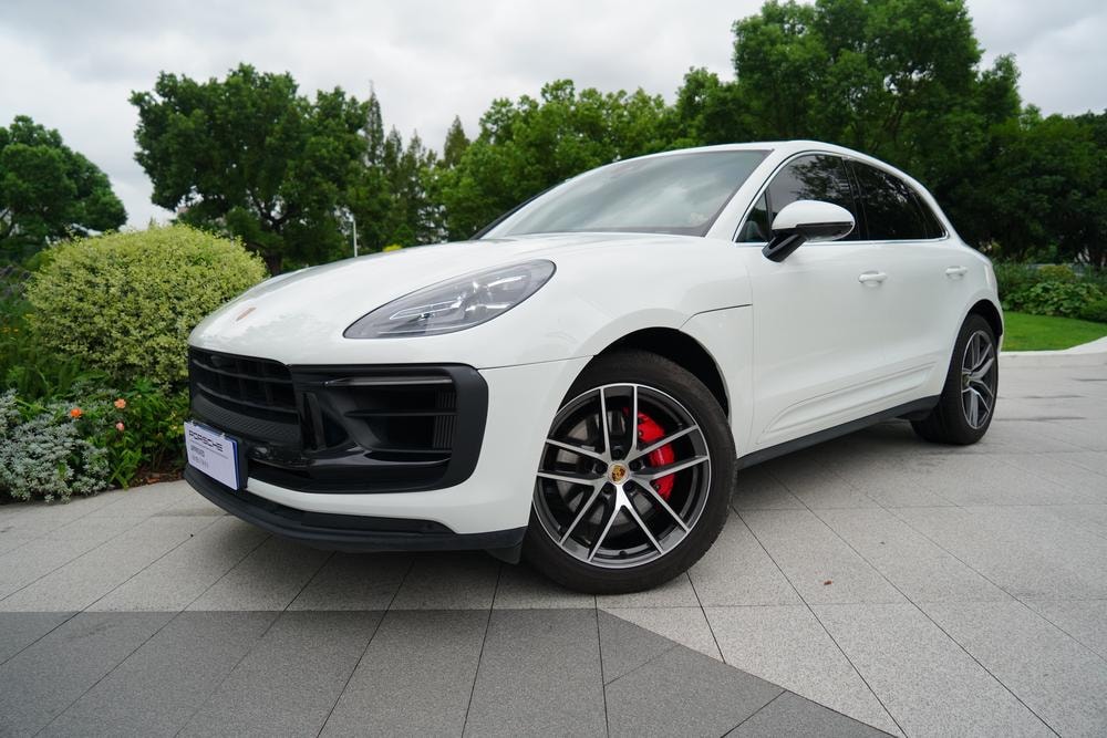 Porsche Macan 2022 — фото автомобиля