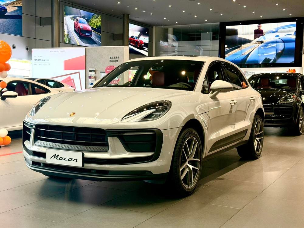 Porsche Macan 2026 — фото автомобиля