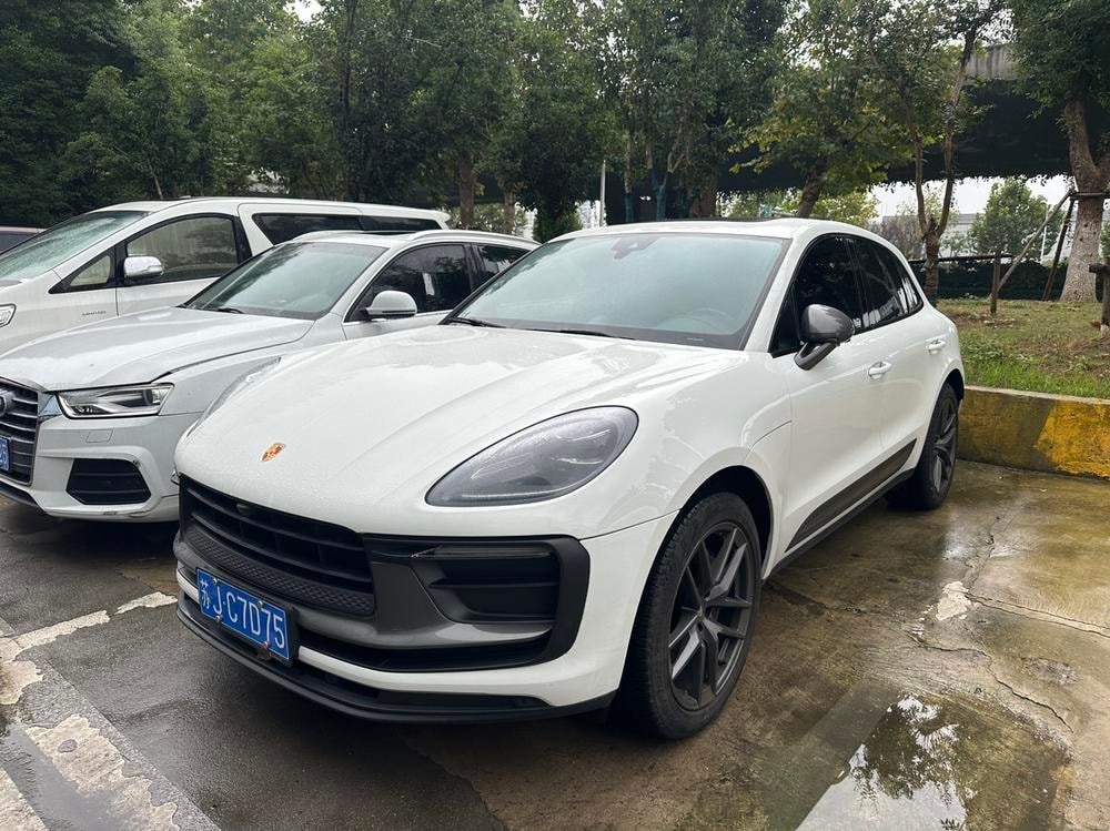 Porsche Macan 2022 — фото автомобиля 1