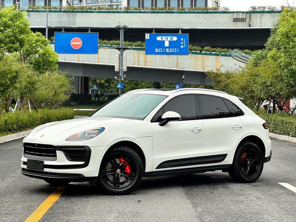 Porsche Macan 2023 — фото автомобиля