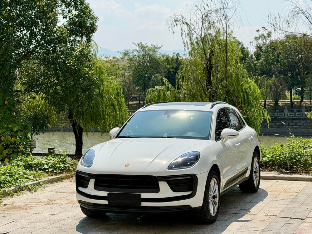 Porsche Macan 2023 — фото автомобиля