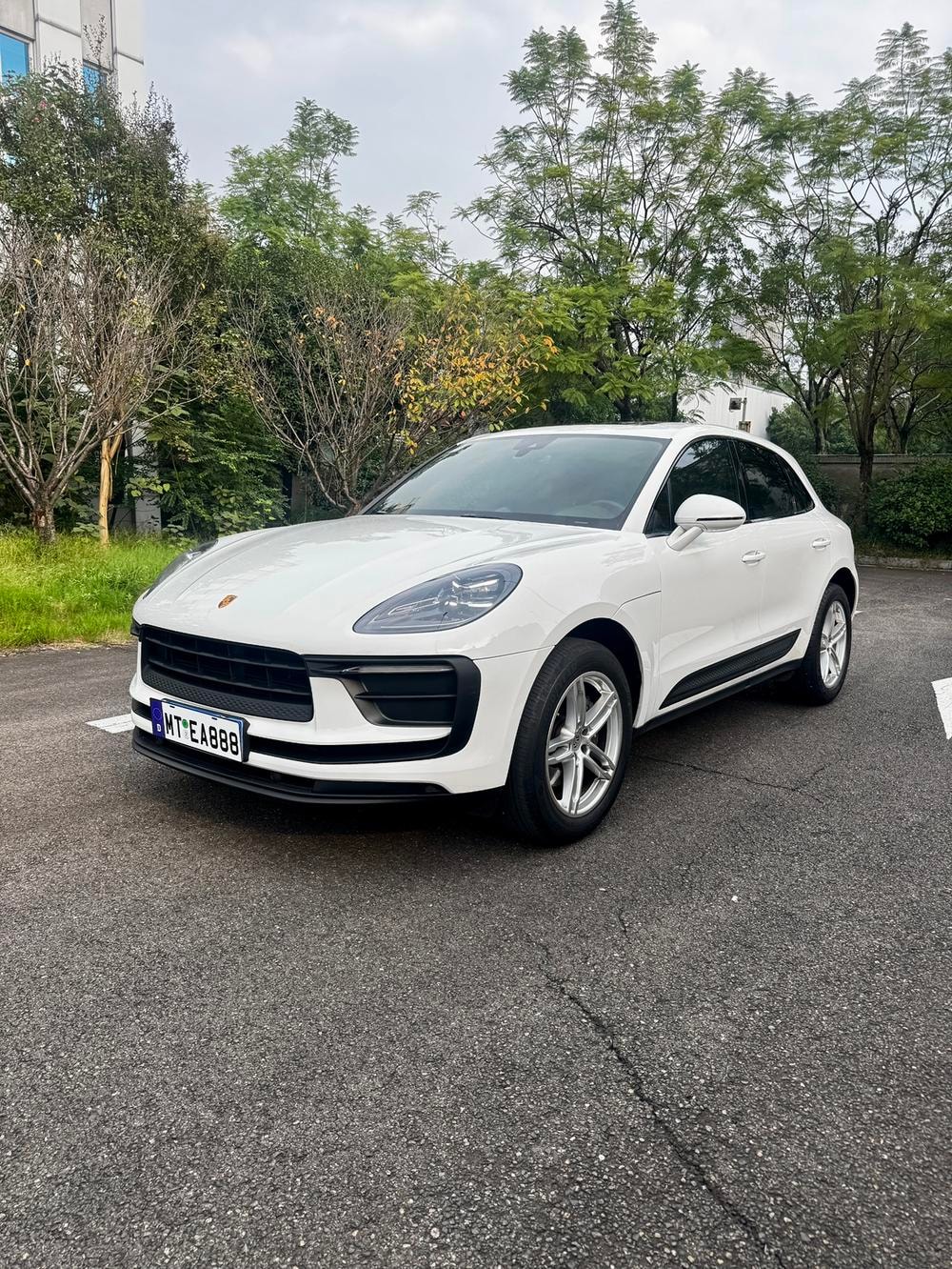 Porsche Macan 2024 — фото автомобиля