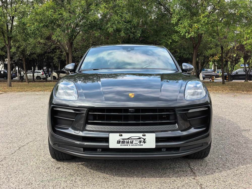 Porsche Macan 2022 — фото автомобиля