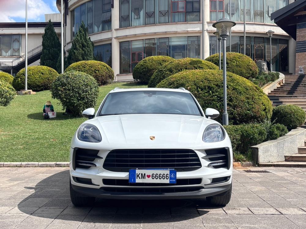 Porsche Macan 2018 — фото автомобиля