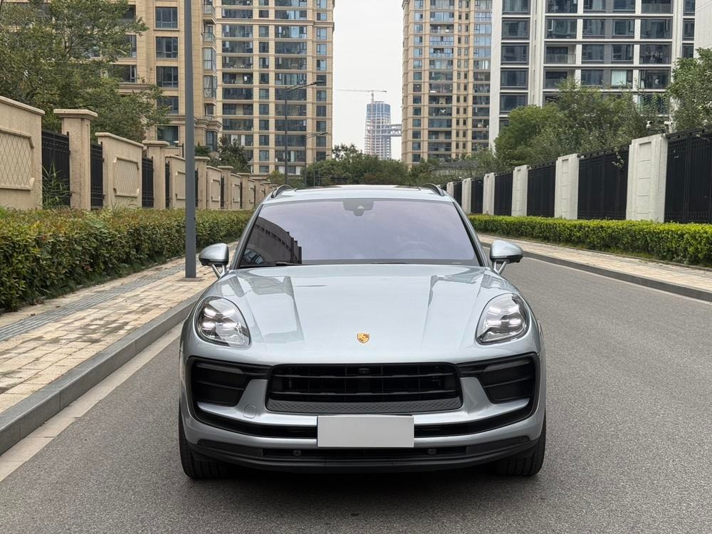 Porsche Macan 2026 — фото автомобиля