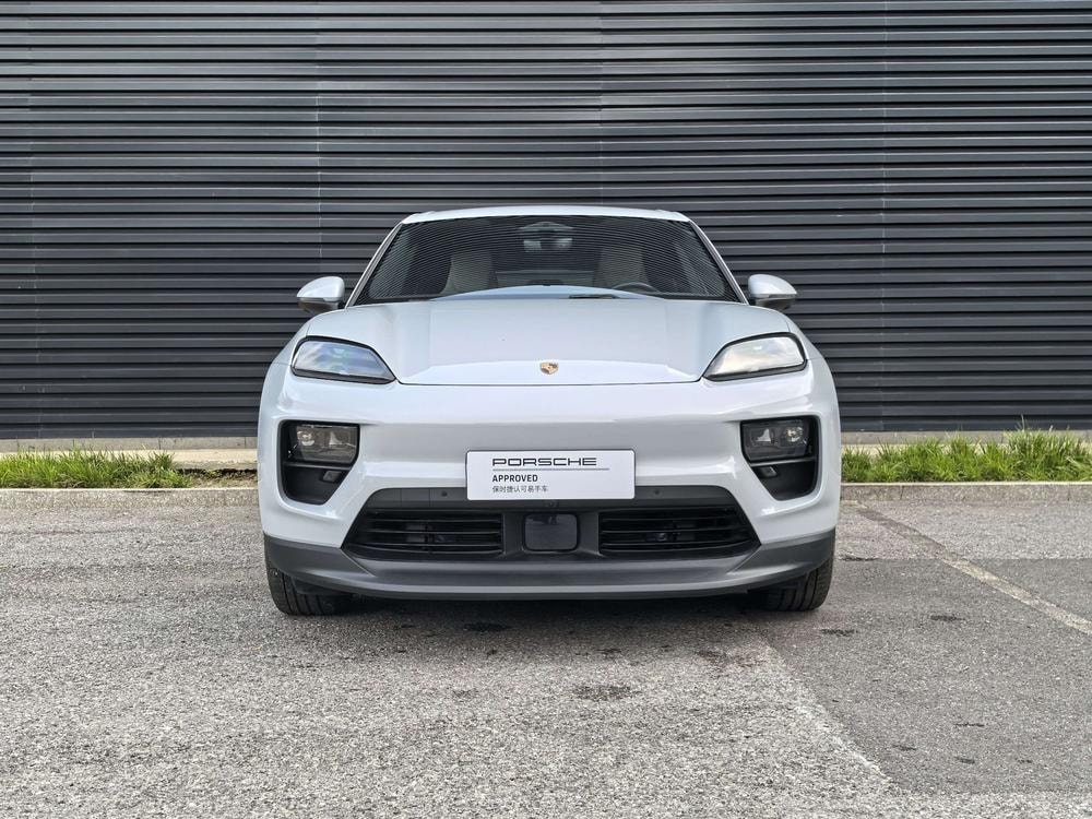 Porsche Macan EV 2024 — фото автомобиля
