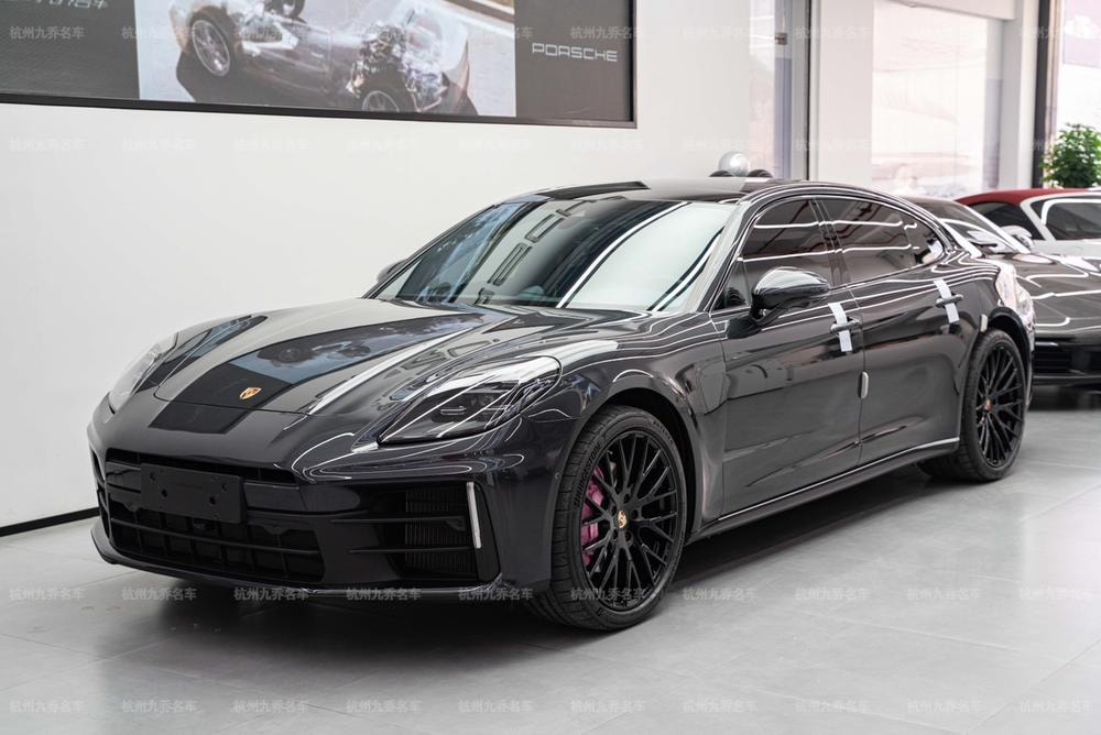 Porsche Panamera 2024 — фото автомобиля 1