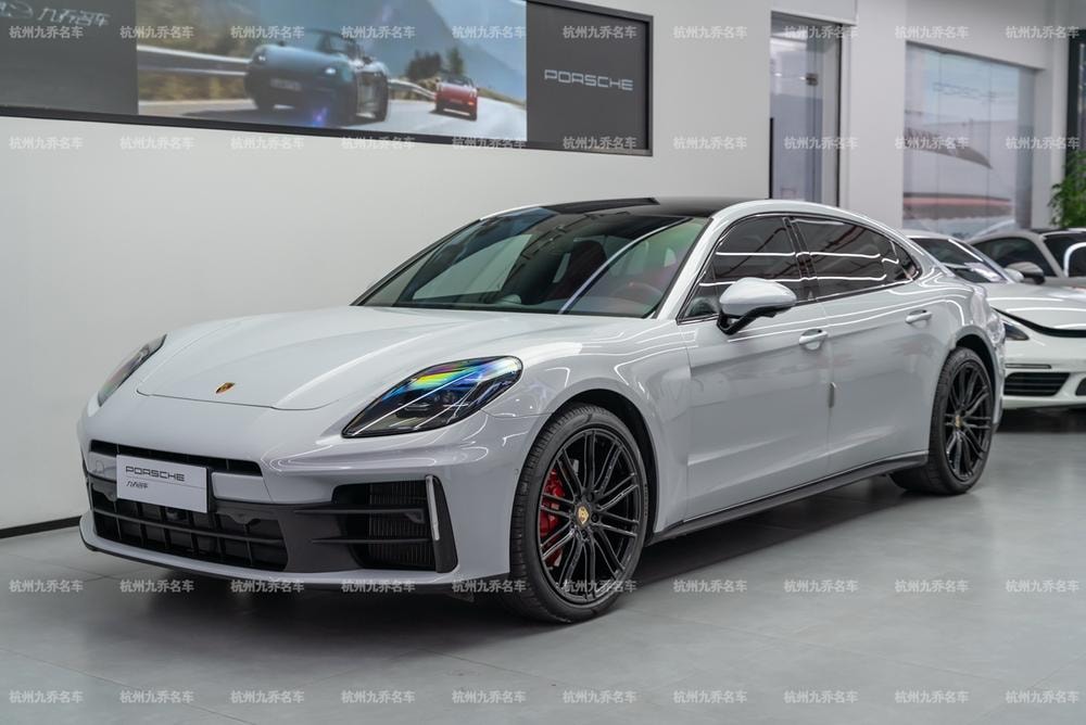 Porsche Panamera 2024 — фото автомобиля 1
