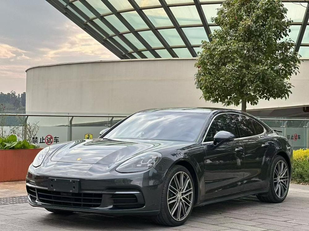 Porsche Panamera 2018 — фото автомобиля