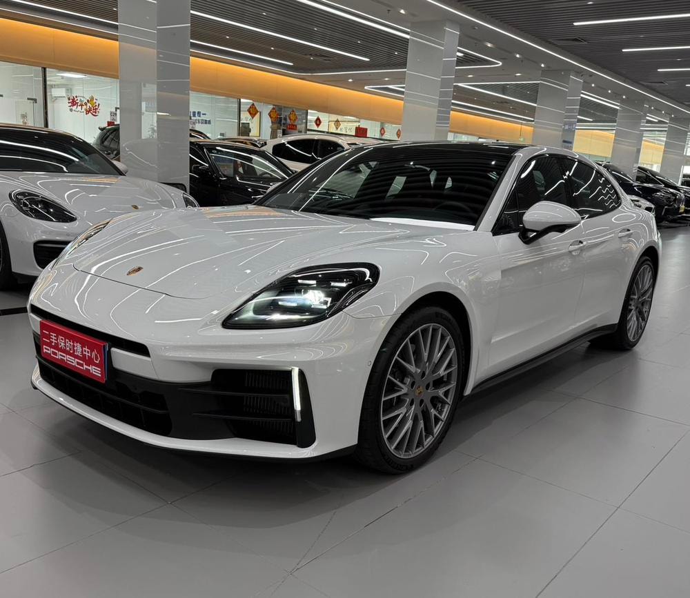 Porsche Panamera 2024 — фото автомобиля 1