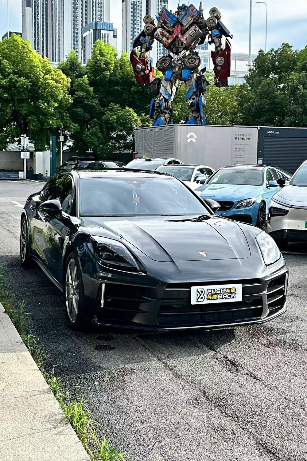 Porsche Panamera 2024 — фото автомобиля 1