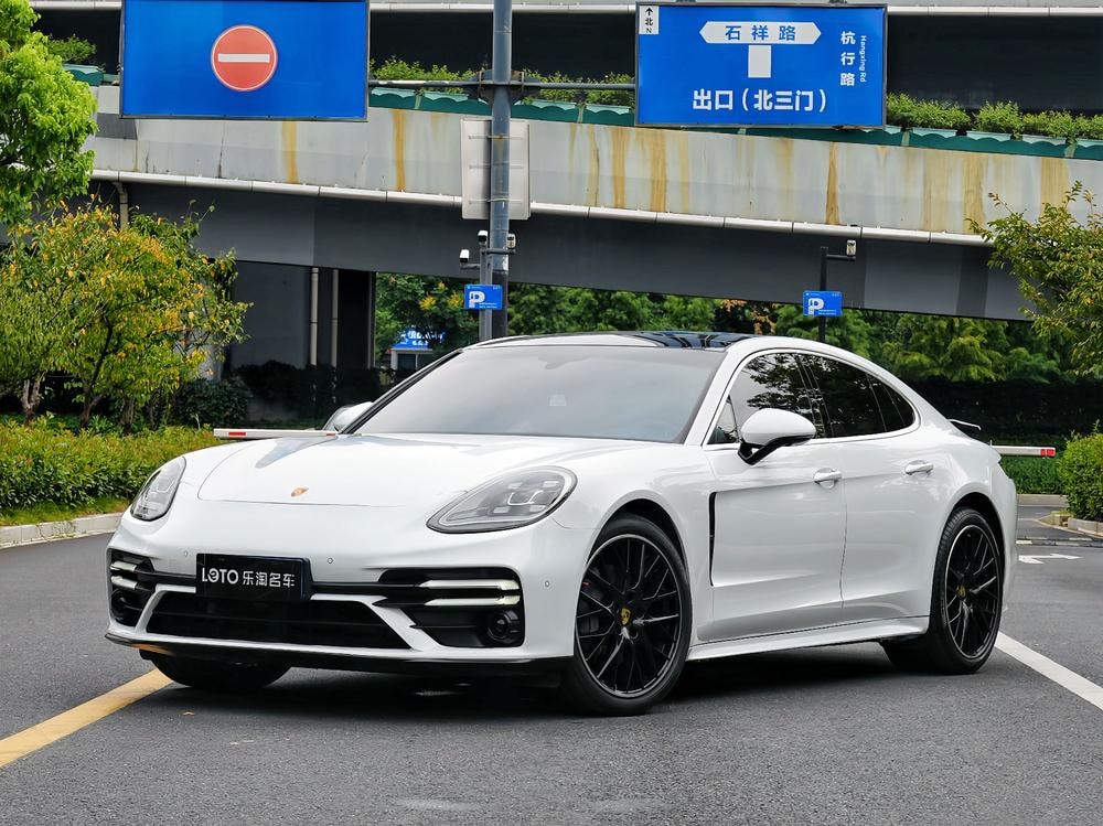 Porsche Panamera 2018 — фото автомобиля