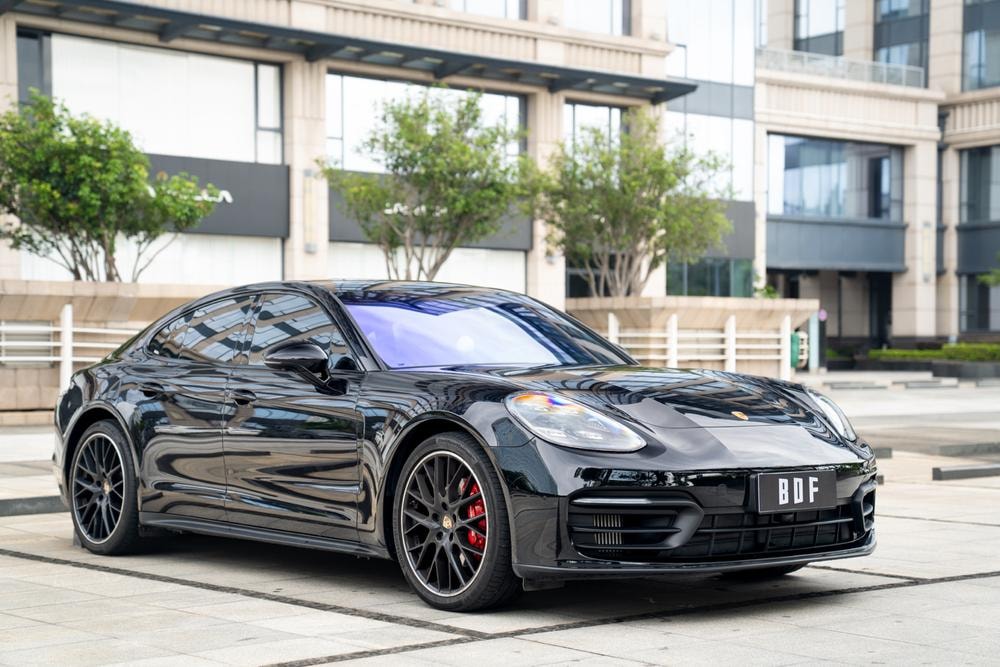 Porsche Panamera 2023 — фото автомобиля
