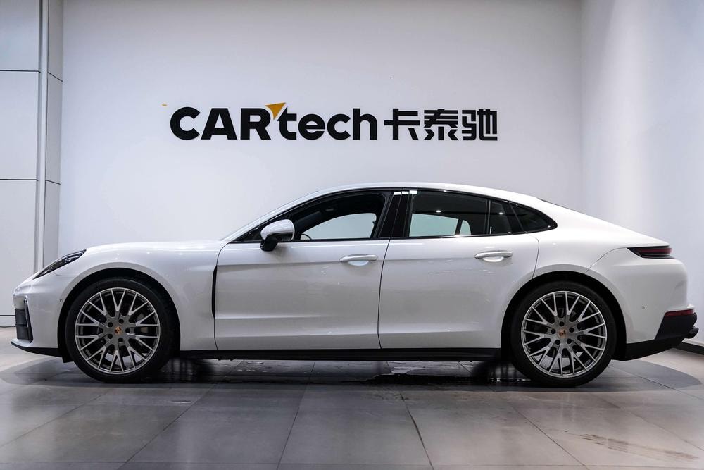 Porsche Panamera 2024 — фото автомобиля