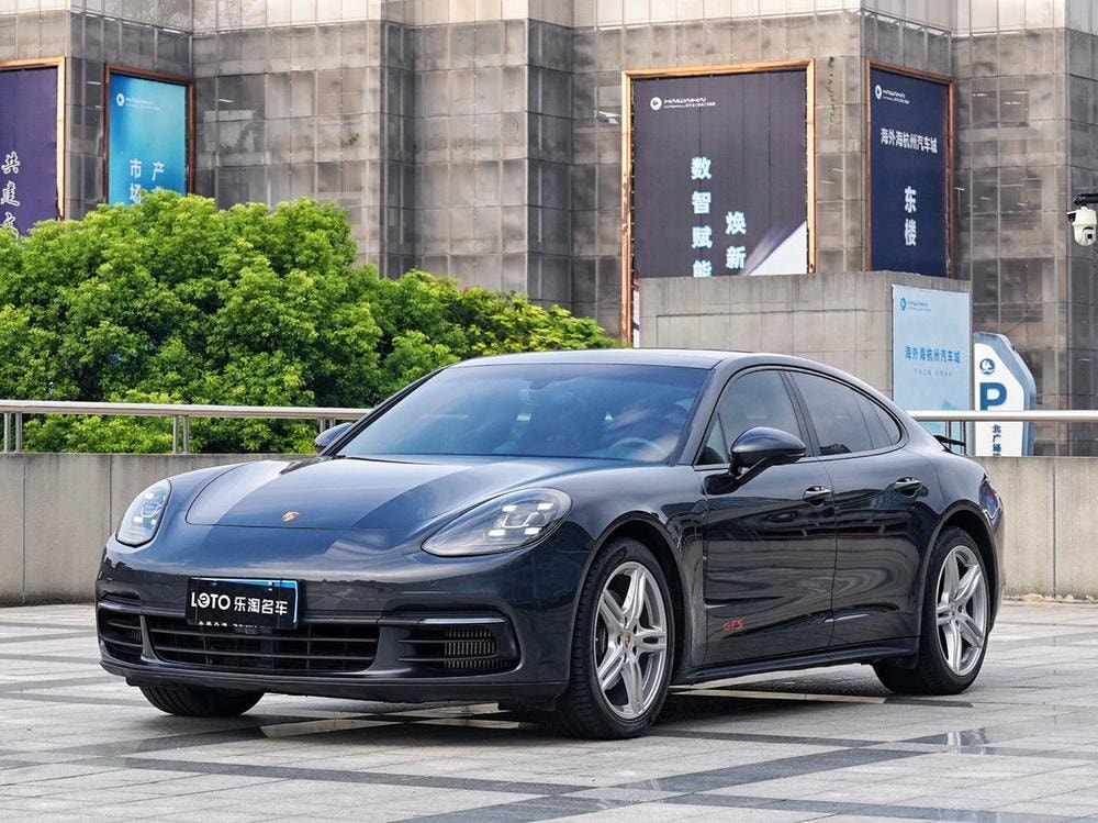Porsche Panamera 2019 — фото автомобиля
