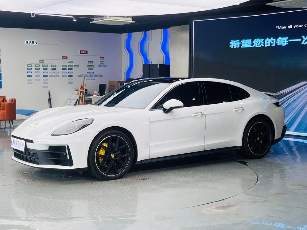 Porsche Panamera 2024 — фото автомобиля