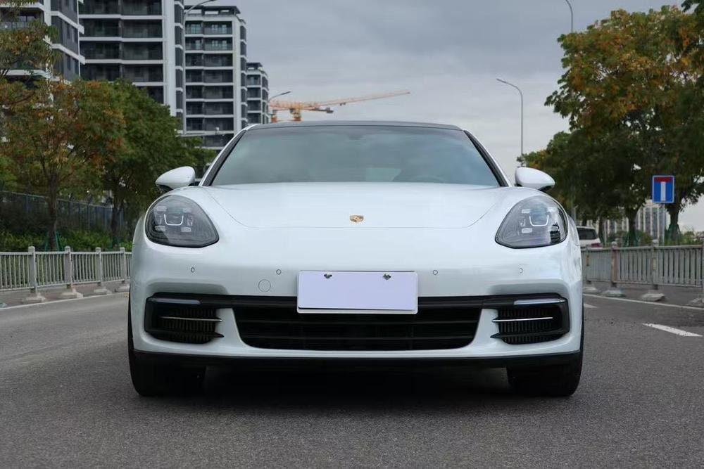 Porsche Panamera 2019 — фото автомобиля 1