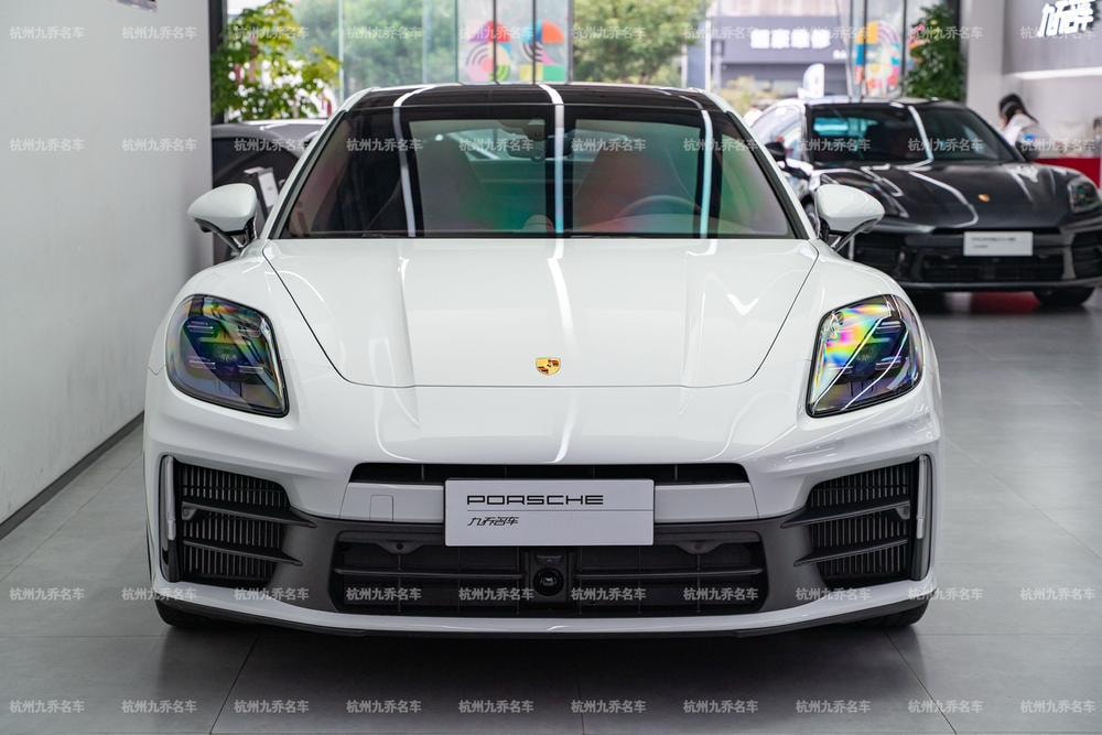 Porsche Panamera 2024 — фото автомобиля