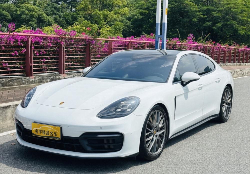 Porsche Panamera 2023 — фото автомобиля