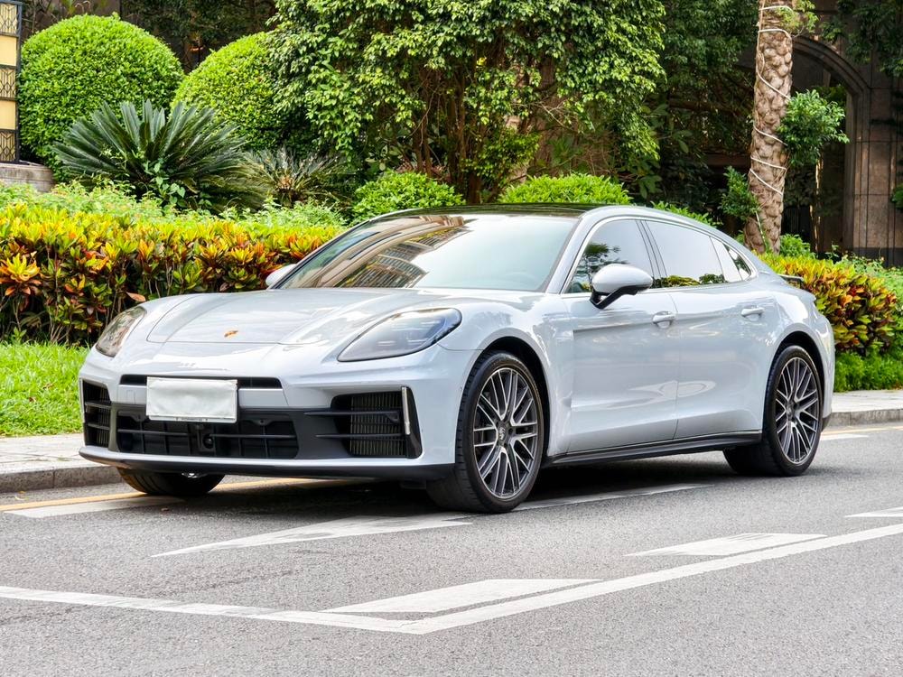 Porsche Panamera 2024 — фото автомобиля