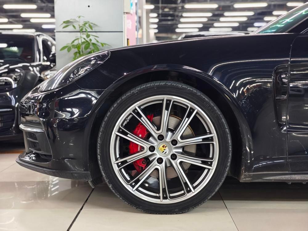 Porsche Panamera 2019 — фото автомобиля