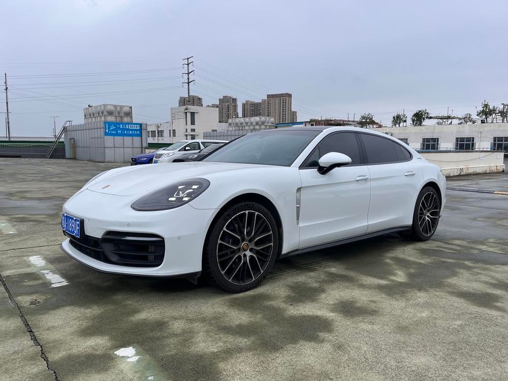 Porsche Panamera 2023 — фото автомобиля