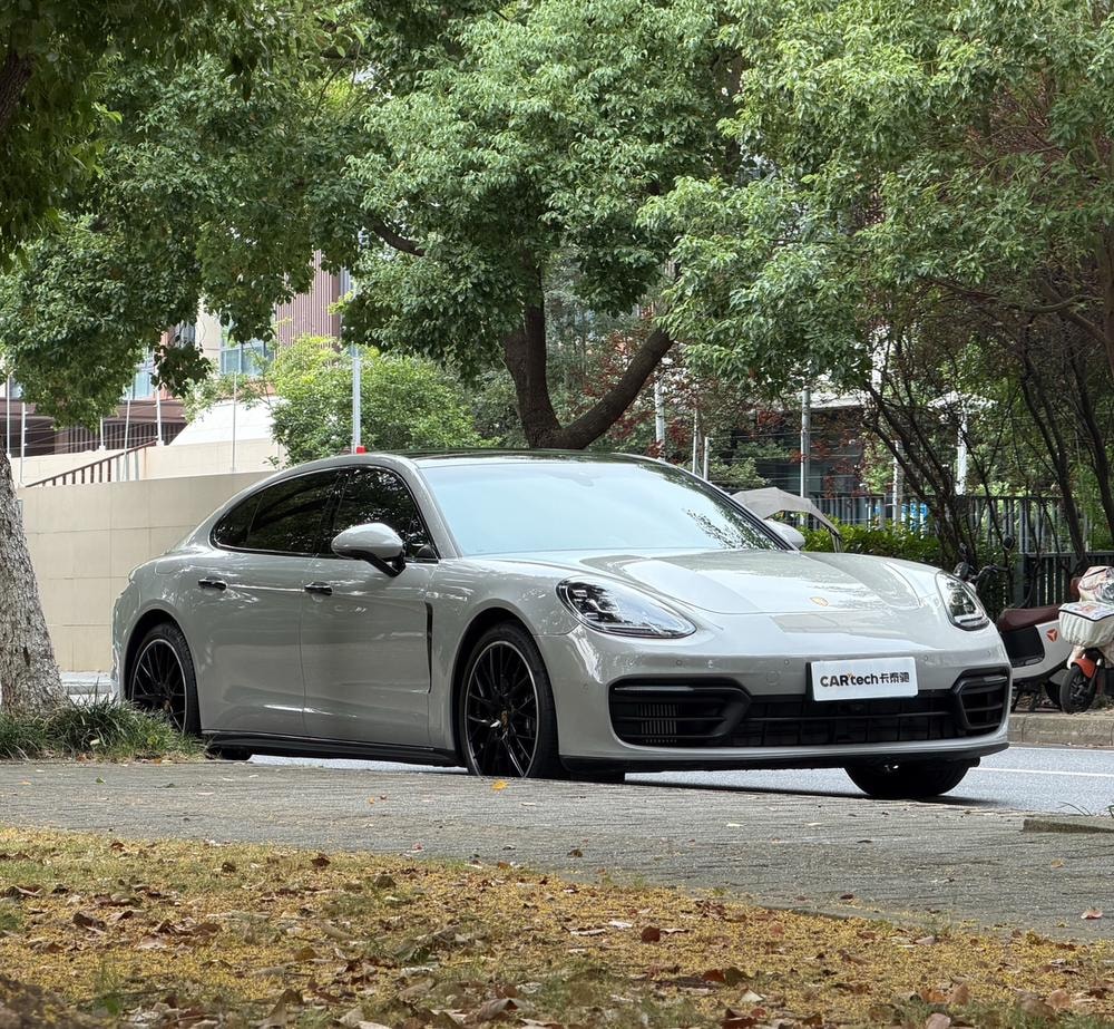 Porsche Panamera 2023 — фото автомобиля