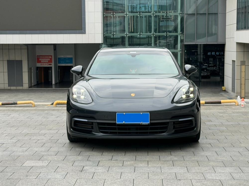 Porsche Panamera 2019 — фото автомобиля