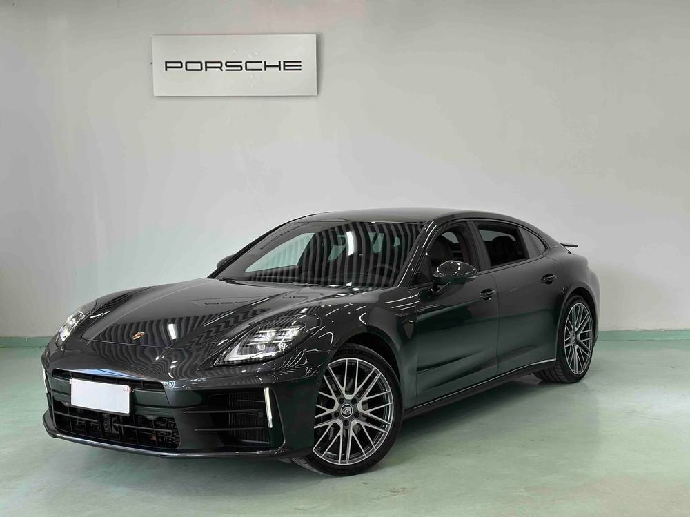 Porsche Panamera 2024 — фото автомобиля