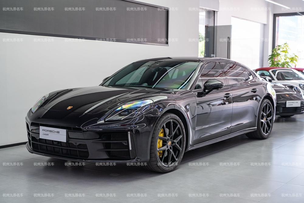 Porsche Panamera 2024 — фото автомобиля