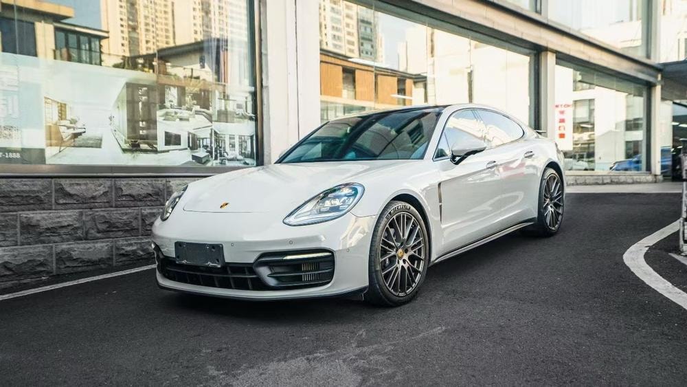 Porsche Panamera 2023 — фото автомобиля