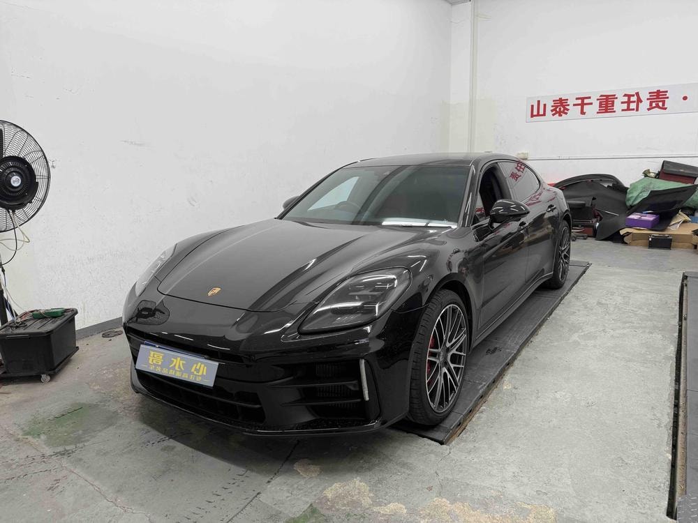 Porsche Panamera 2024 — фото автомобиля