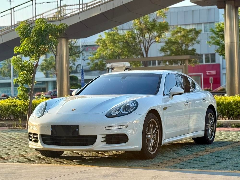 Porsche Panamera 2016 — фото автомобиля 1