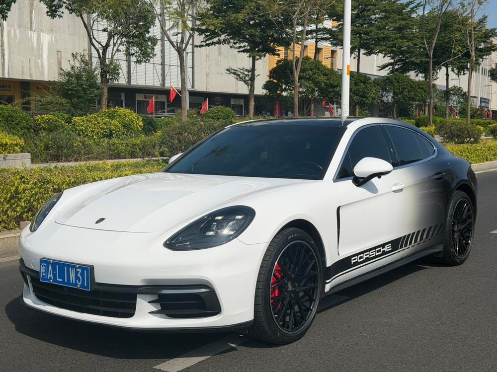 Porsche Panamera 2017 — фото автомобиля 1