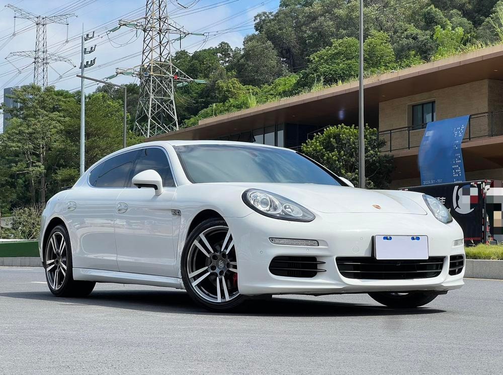Porsche Panamera 2014 — фото автомобиля 1