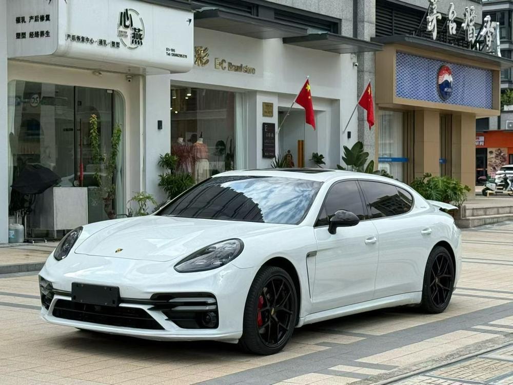 Porsche Panamera 2014 — фото автомобиля 1