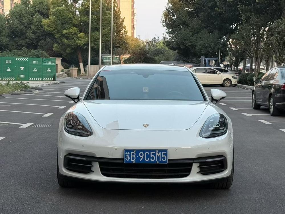 Porsche Panamera 2018 — фото автомобиля 1