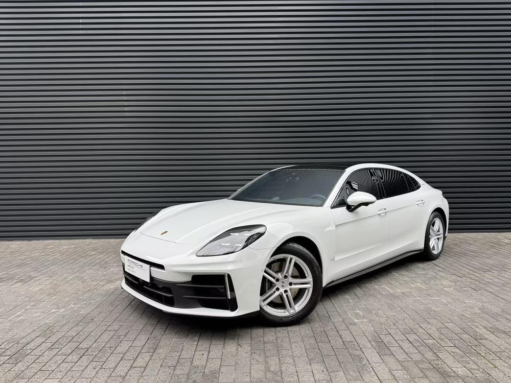 Porsche Panamera 2024 — фото автомобиля 1