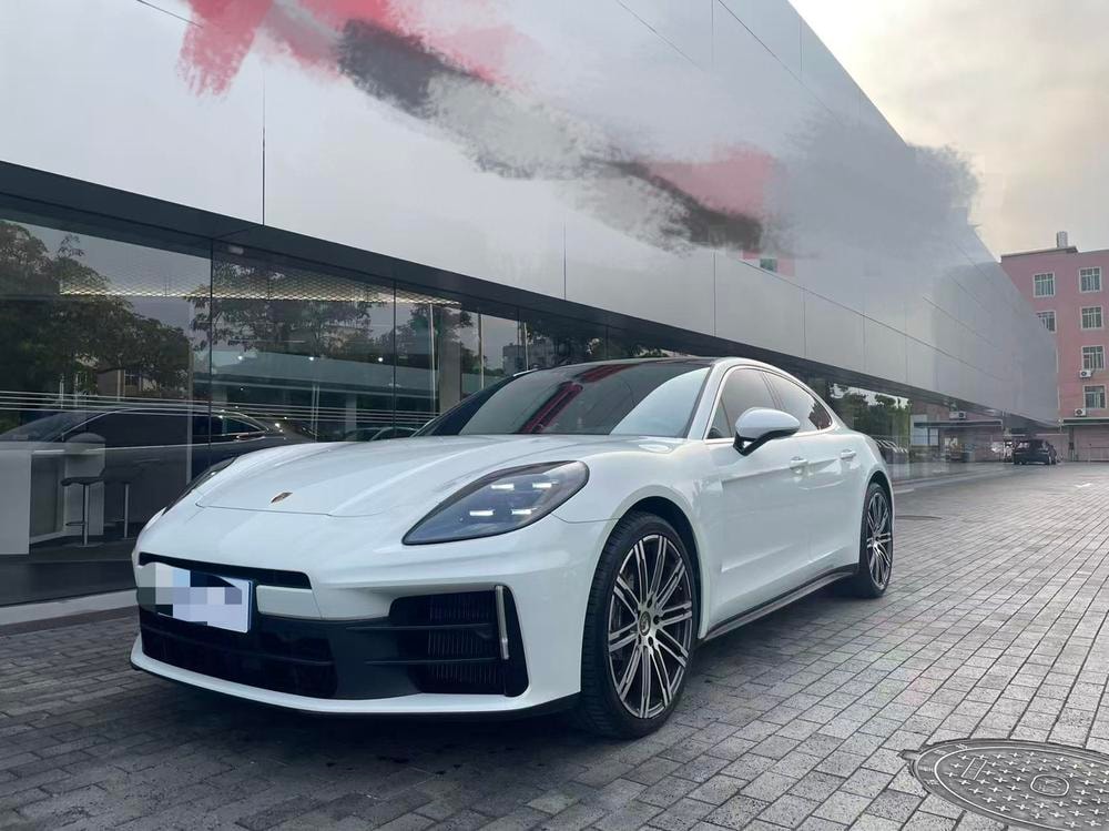 Porsche Panamera 2024 — фото автомобиля 1