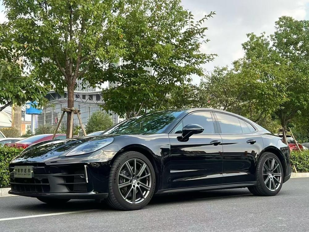 Porsche Panamera 2026 — фото автомобиля 1