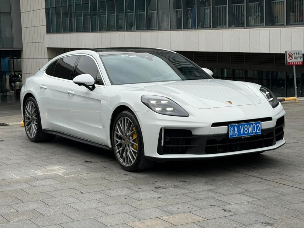 Porsche Panamera 2024 — фото автомобиля 1